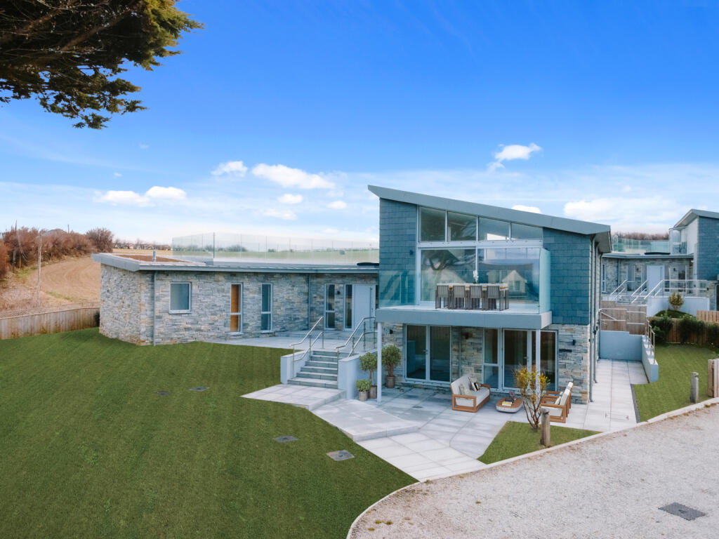 Main image of property: Treyarnon Bay, PL28