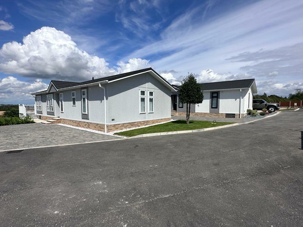 2-bed caravan on Hardwicke Fields, Haddenham, Ely, £275,000