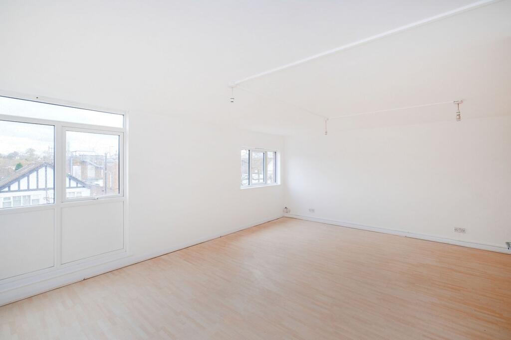 Apartment in Ilford - View 3