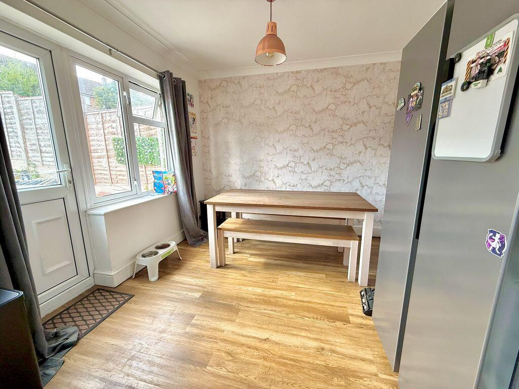 House in Luton - View 5