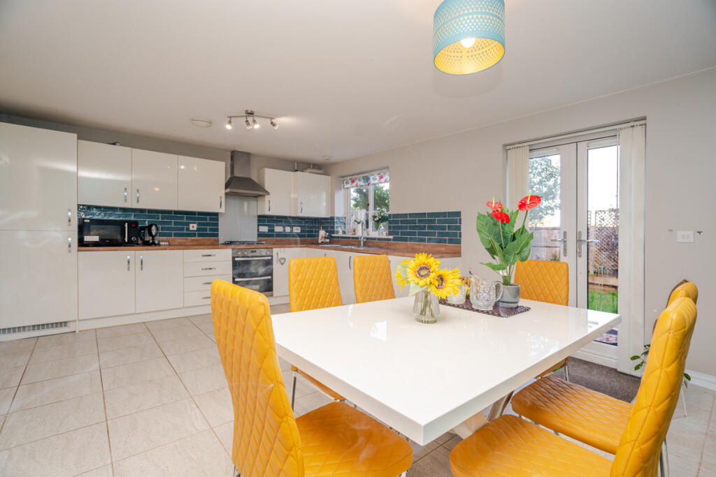 House in Luton - View 4