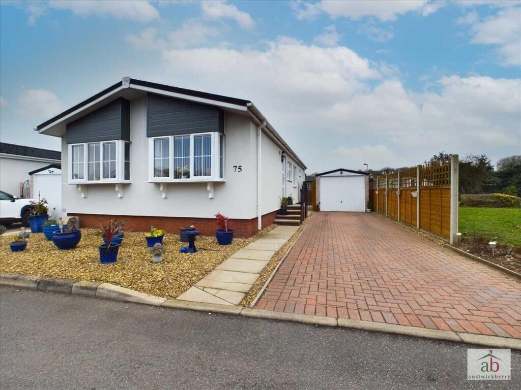 2-bed caravan on Geneva Avenue, Martlesham, £215,000