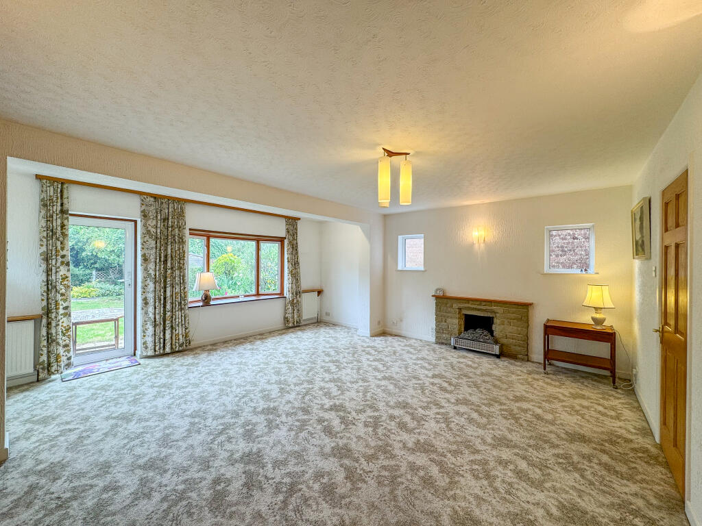 Park Avenue, Upminster, Cranham, RM14 photo 4