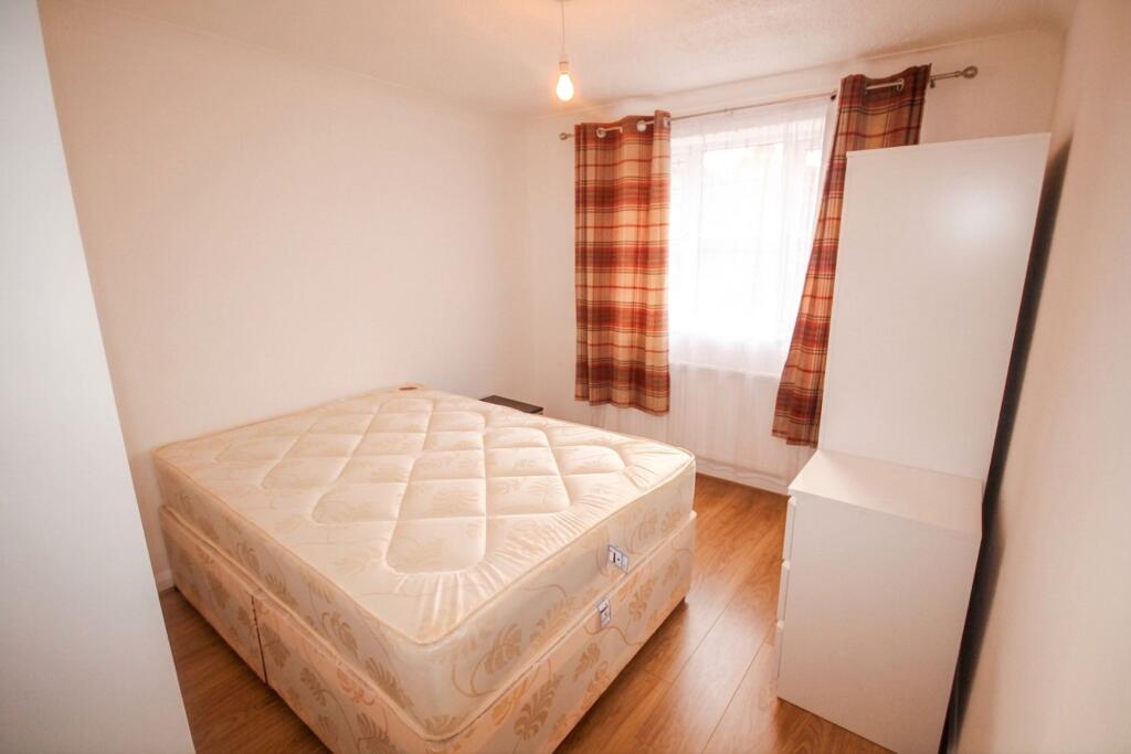 Whitehall Road, Uxbridge, UB8 - View 4