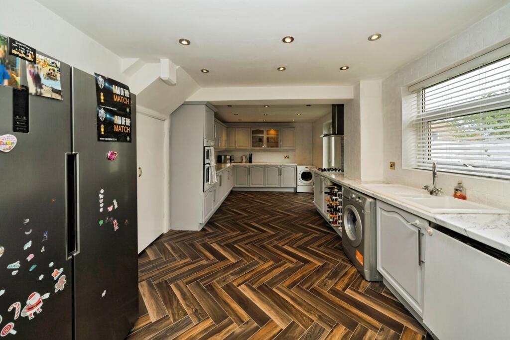 House in Knowsley, Kirkby - More