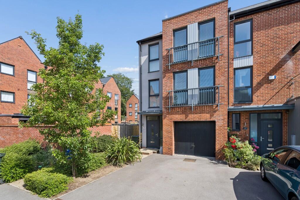 Main image of property: East Castle Street, Upper Heyford, OX25 5BW