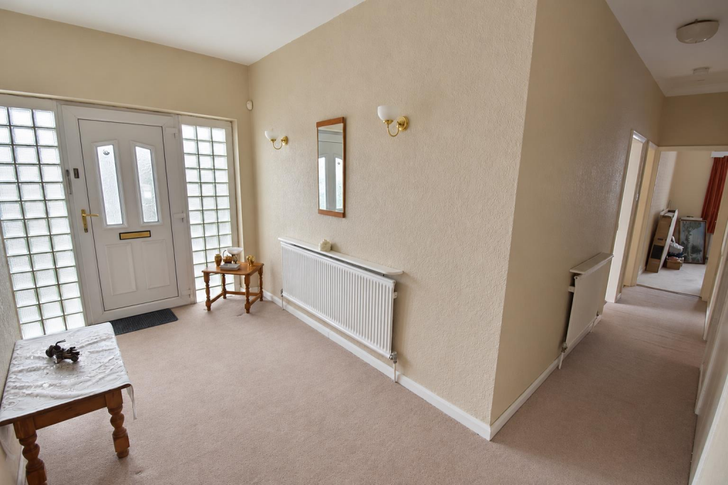 House in Ripley - More