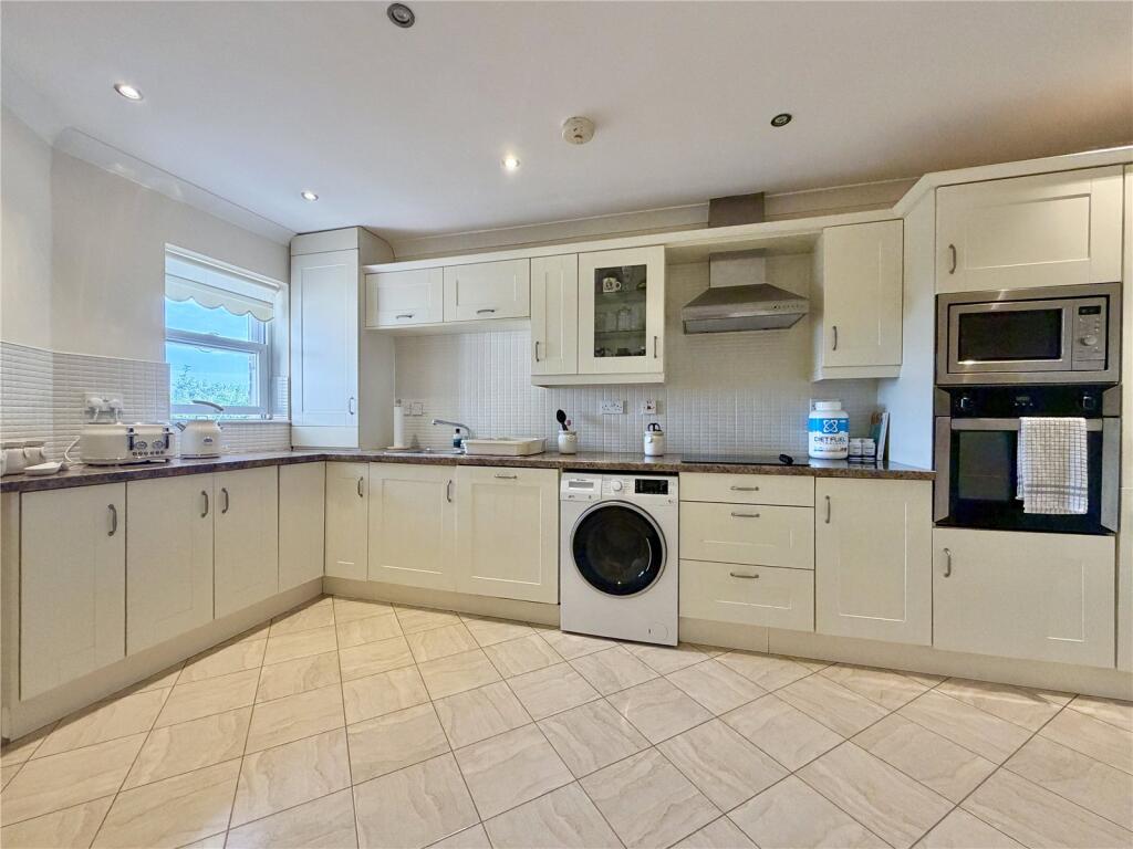 2-bed flat on Station Road, Ainsdale, PR8, £220,000