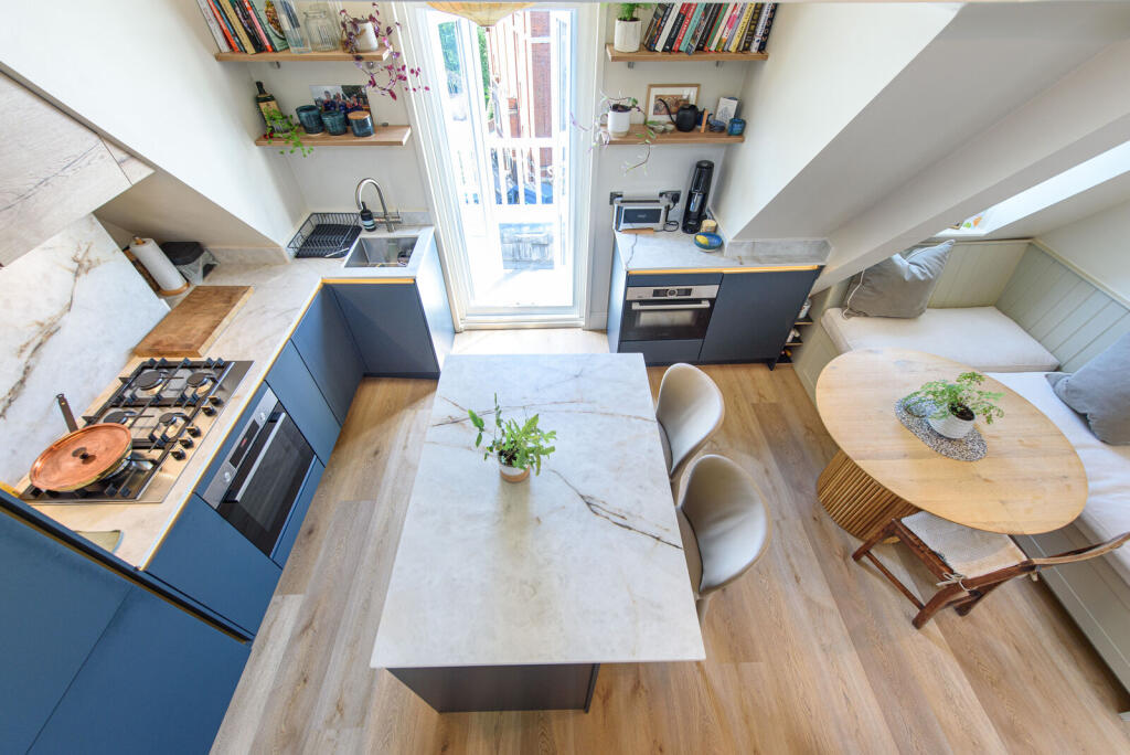 Apartment in London, Vale of Health, West Hampstead - View 3
