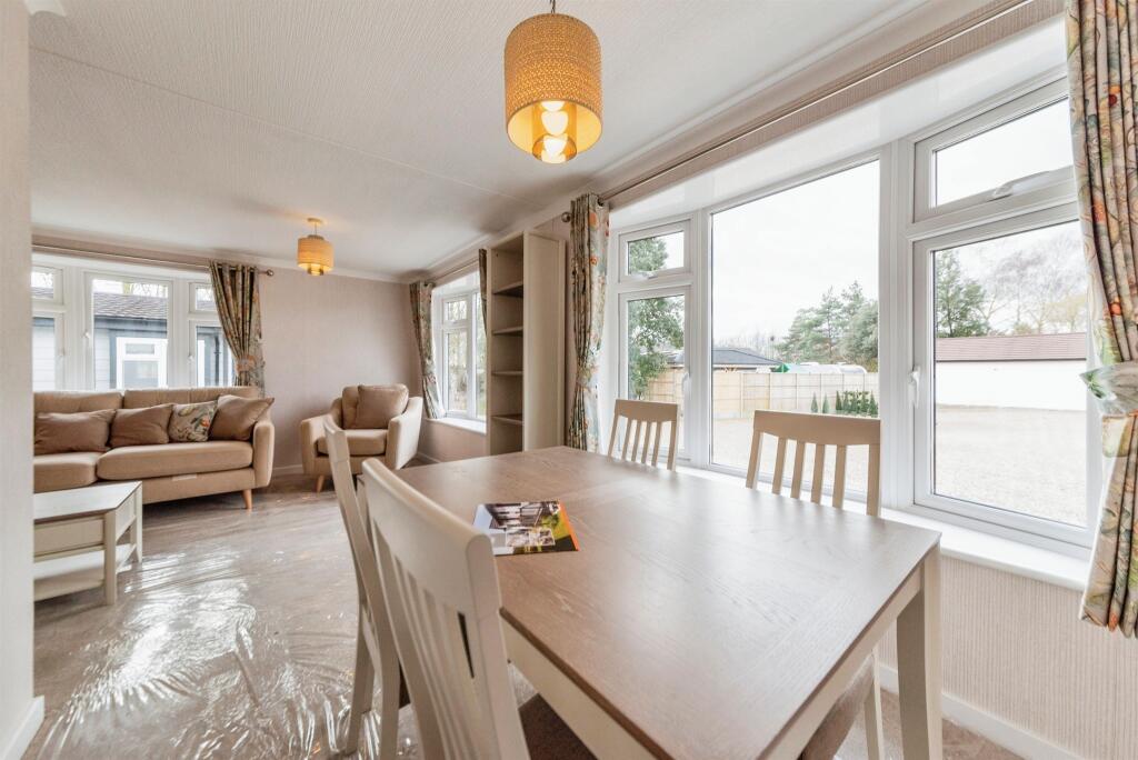 Lakeside Retreats, Cliff Lane, Marston, Grantham photo 2
