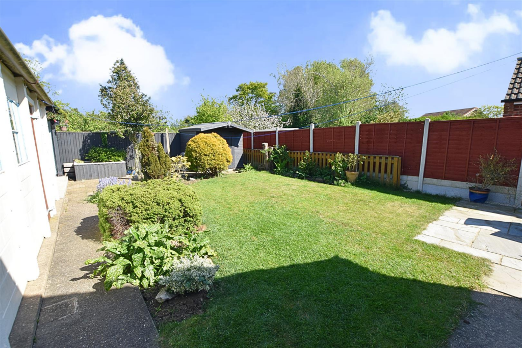 Ancaster Avenue, Grimsby photo 4