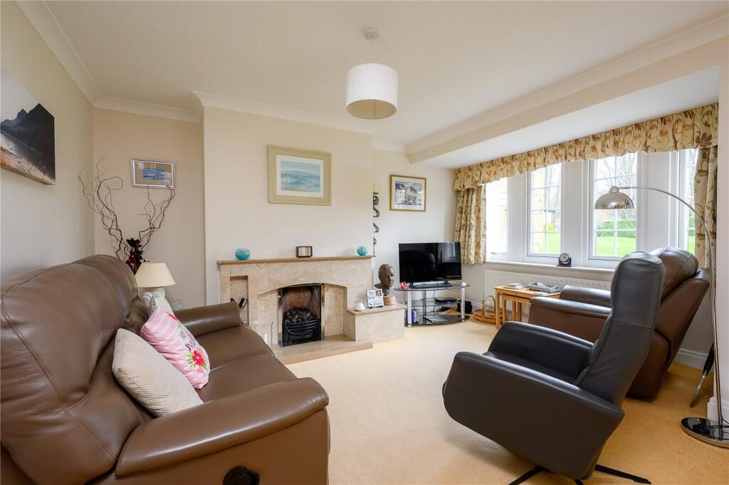 Harewood Mews, Harewood, LS17 photo 2