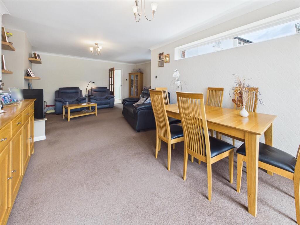 Pembroke Avenue, Hersham – pohled 6