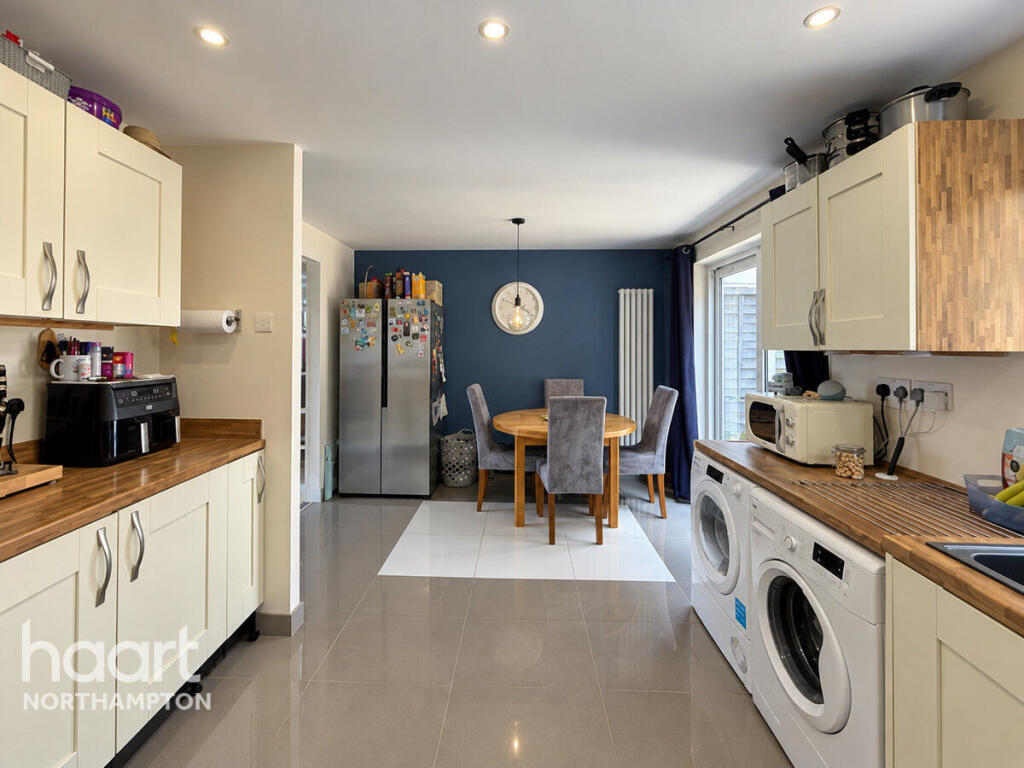 House in Northampton, Blackthorn - View 5