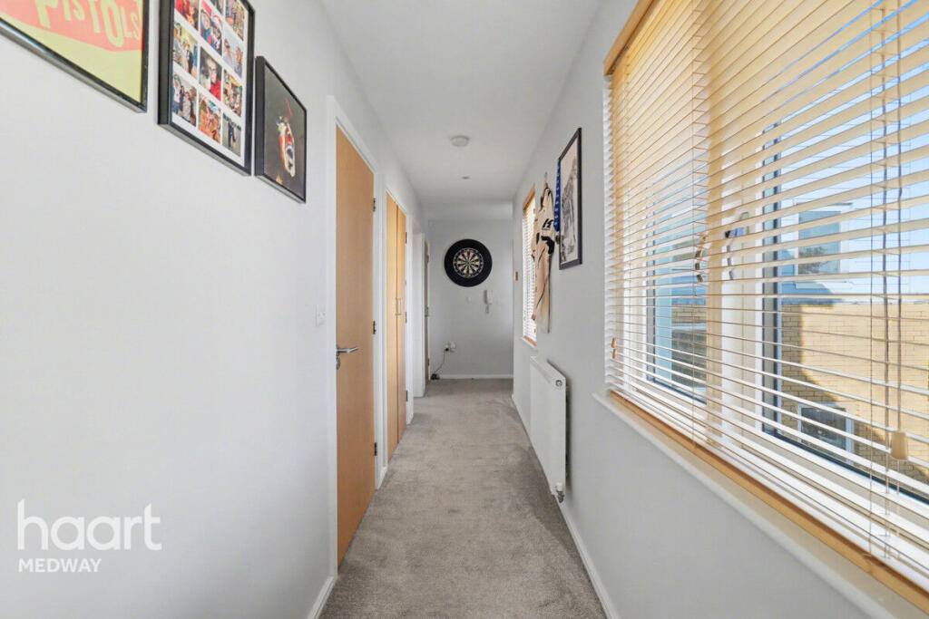 Apartment in Gillingham, St. Marys Island - More