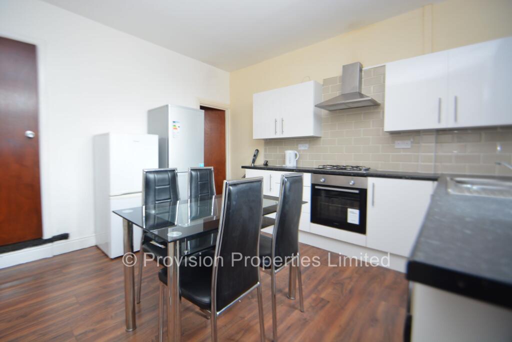 House in Leeds, West Yorkshire - View 2
