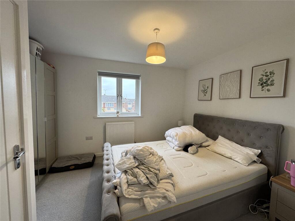 House in Doncaster, Armthorpe - More