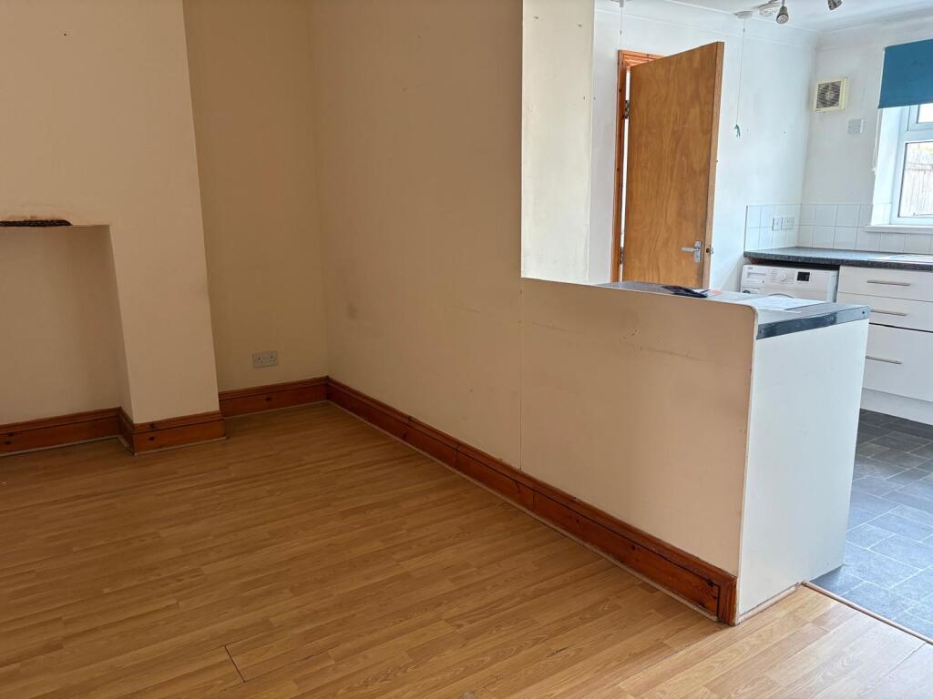 House in Newport - View 5