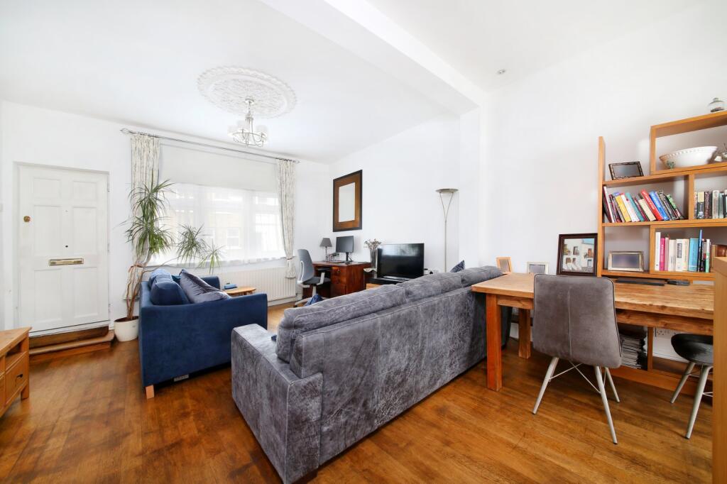 House in London - View 2