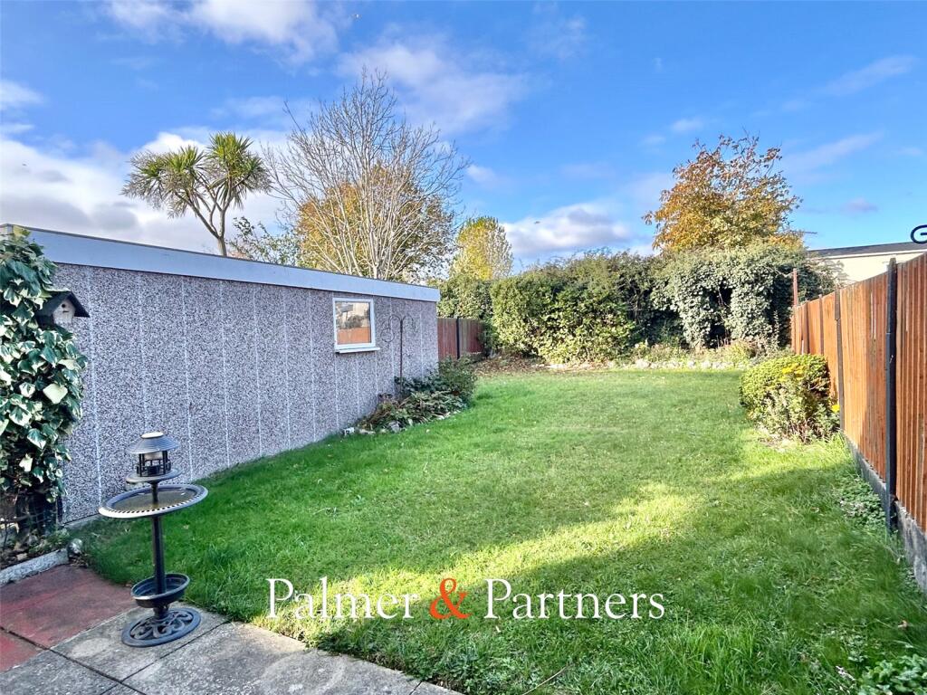 Chingford Avenue, Clacton-on-Sea, Essex, CO15 photo 3