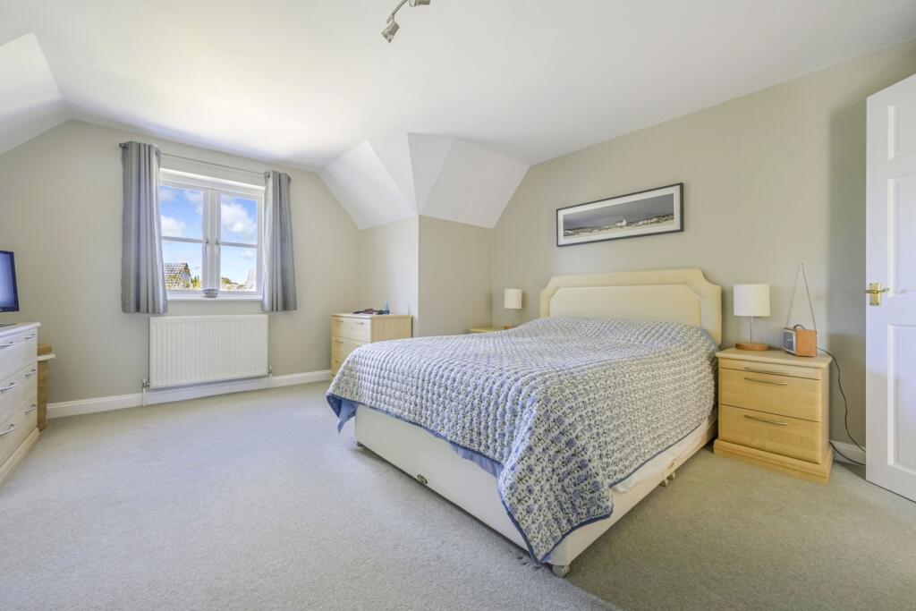 House in Gloucester - View 5