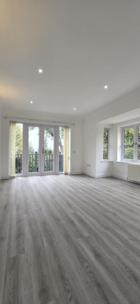 House in Sutton - View 4