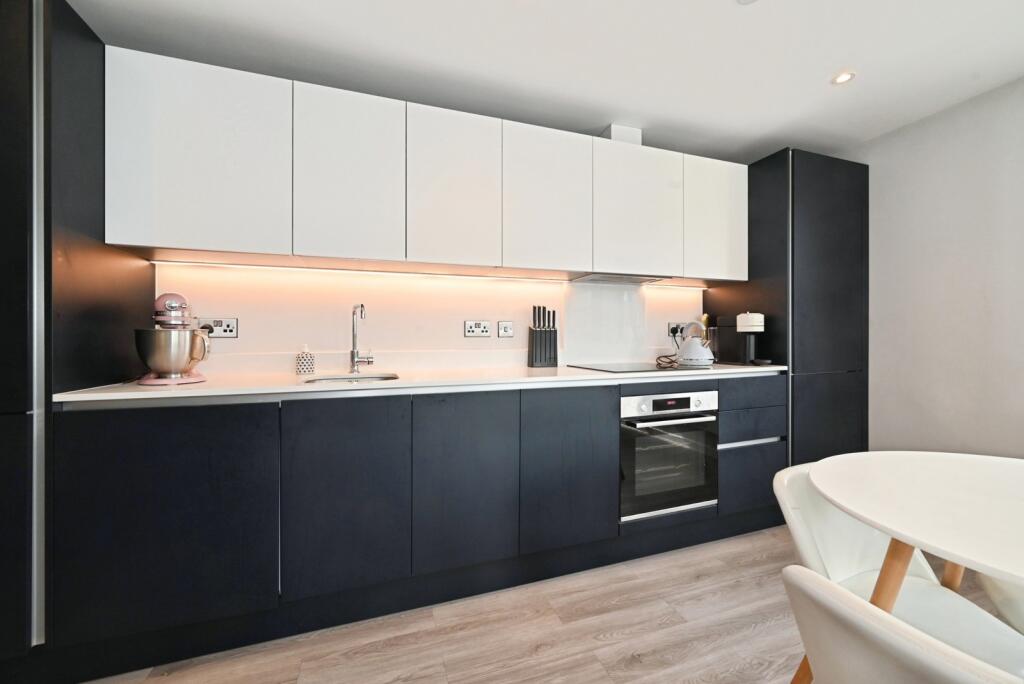 Apartment in Wokingham - View 3