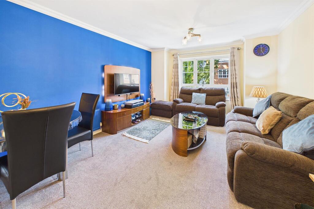 Apartment in Coventry, Stoke Aldermoor - View 4