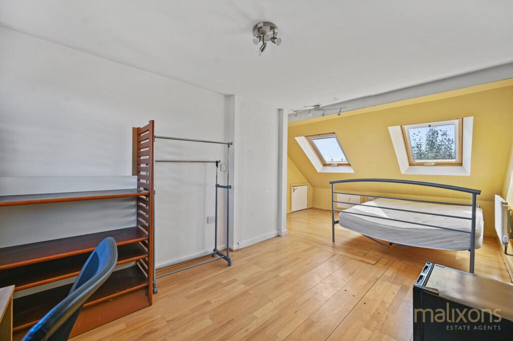 House in Croydon - More