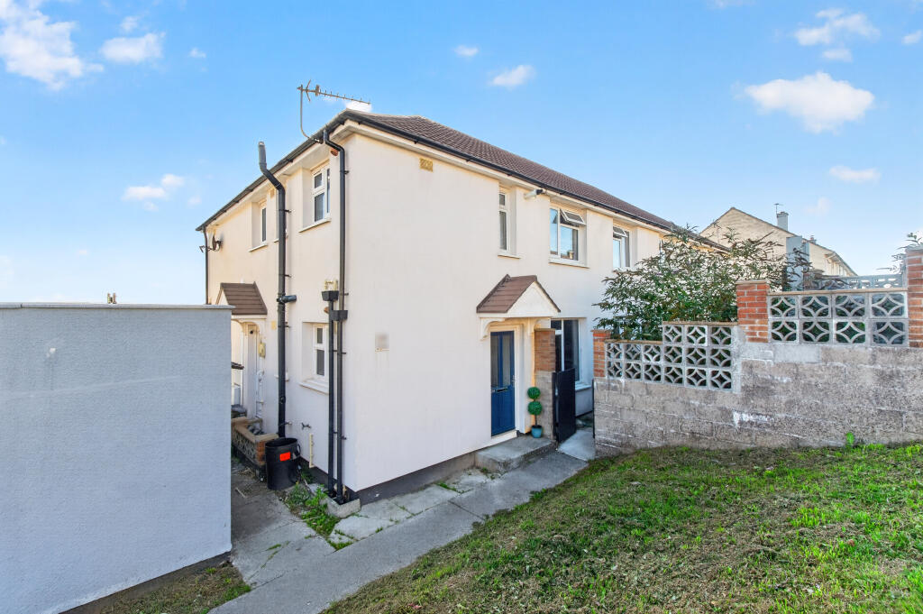 2-bed flat on Taunton Avenue, Plymouth, City Of Plymouth, £110,000