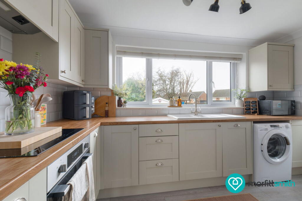 Maple Grove, Aston, Sheffield, S26 2BT photo 4
