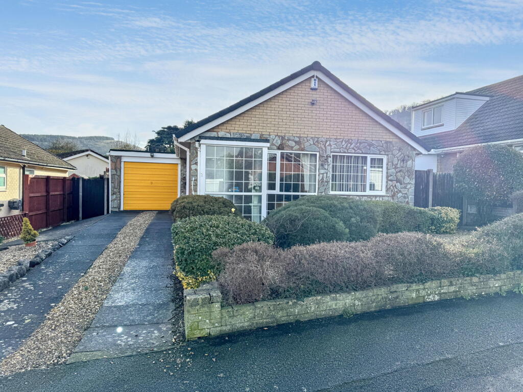 Main image of property: Bron Llyn, Llanddulas, Abergele, LL22 8JL
