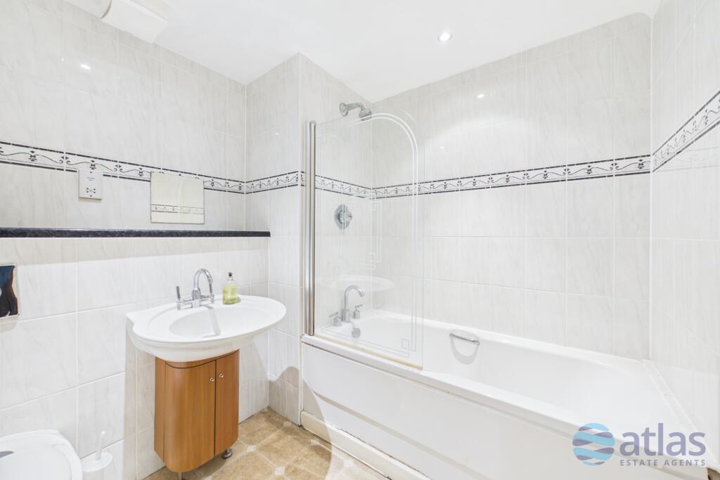 Apartment in Liverpool, Mossley Hill - View 4