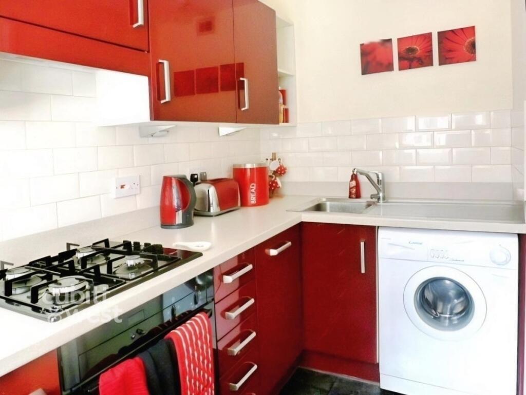Apartment in Redhill - More