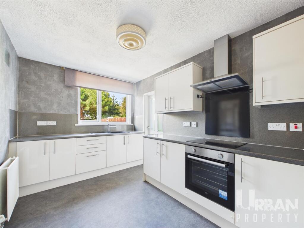 House in Hull - View 4