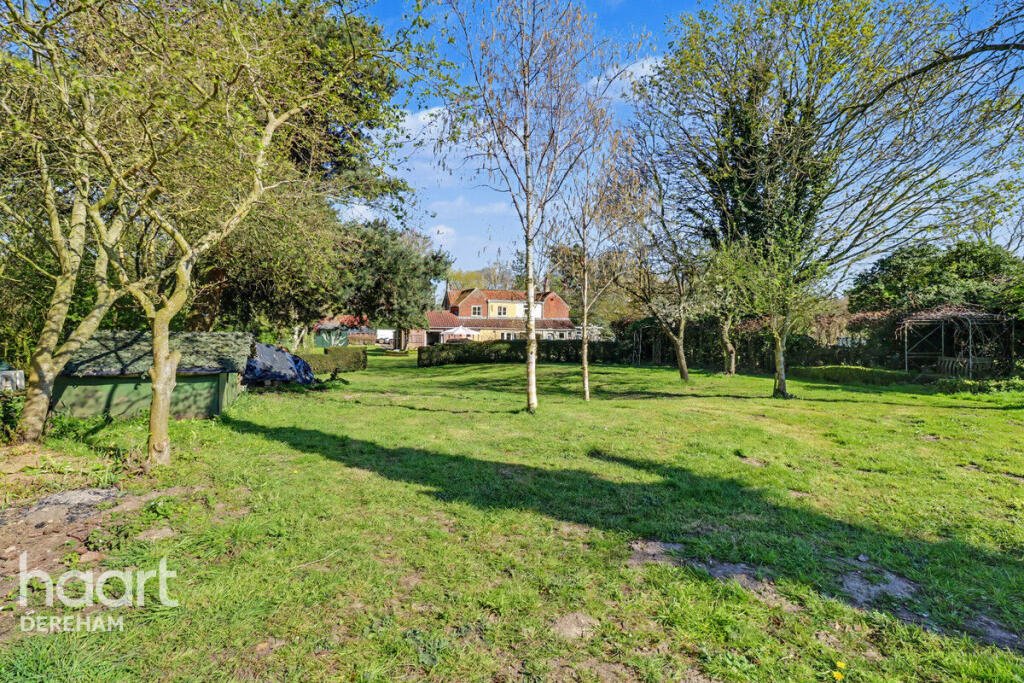 Bintree Road, Billingford photo 3