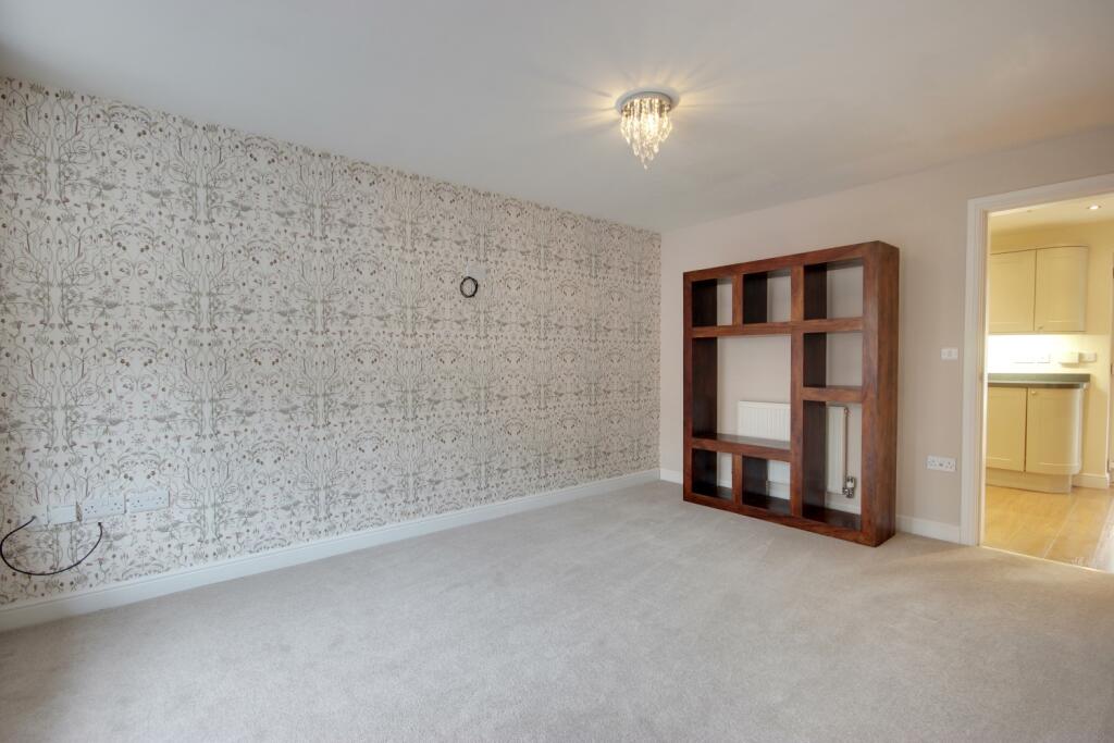 House in Woodmansey - More