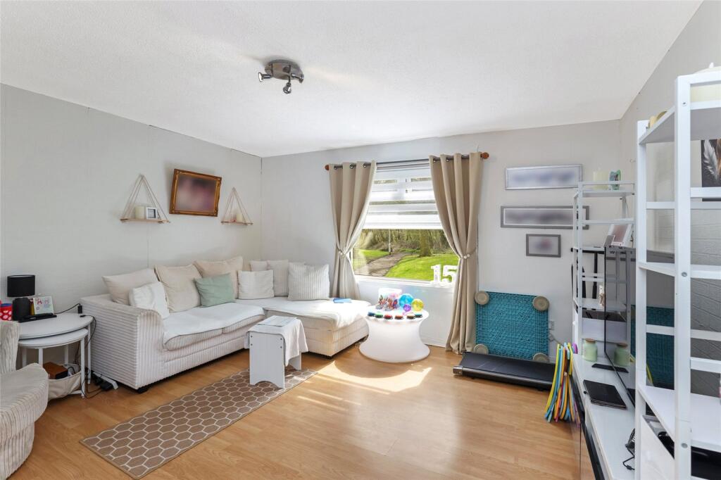 Apartment in Cumbernauld, North Lanarkshire - View 5