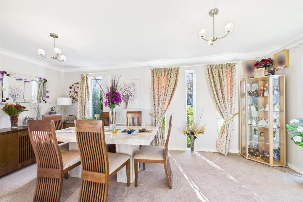 Tithe Barn Drive, Maidenhead, Berkshire, SL6 photo 4