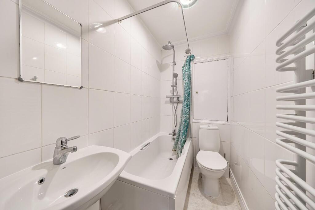 Apartment in Bath, Walcot - View 6