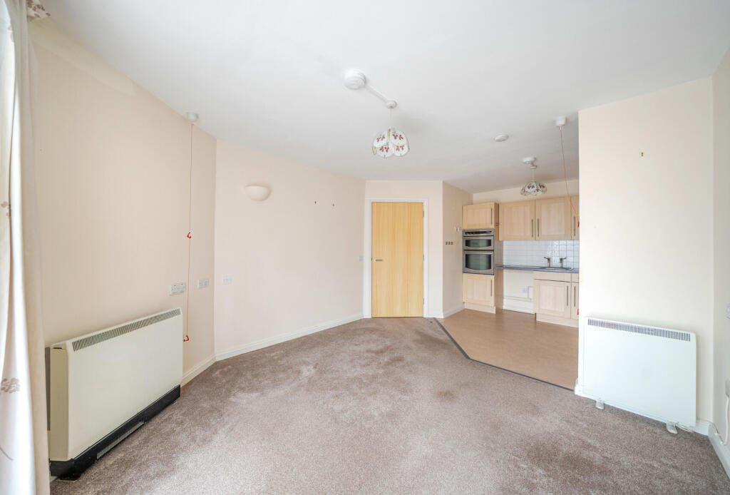 Apartment in Sutton - View 5