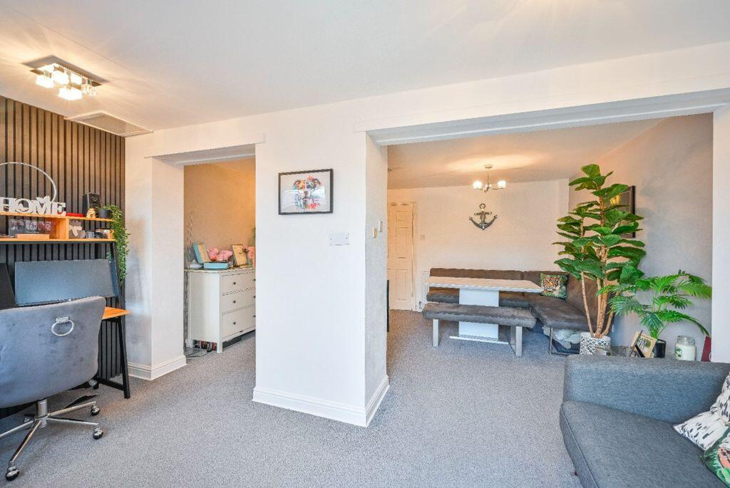 Kingsdown Road, Burntwood, WS7 1PZ photo 4