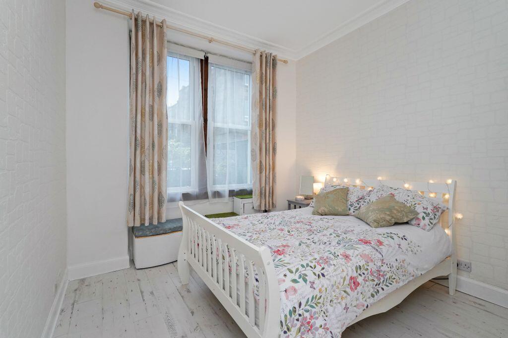 3/1 Piersfield Grove, Piersfield, Edinburgh, EH8 7BT - More