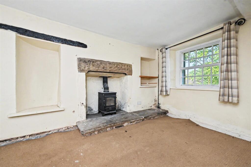 House in Derbyshire Dales, Monyash - More