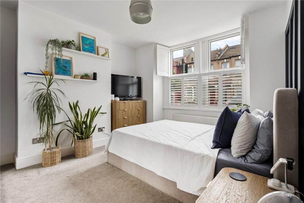 Apartment in London, Summerstown - View 4