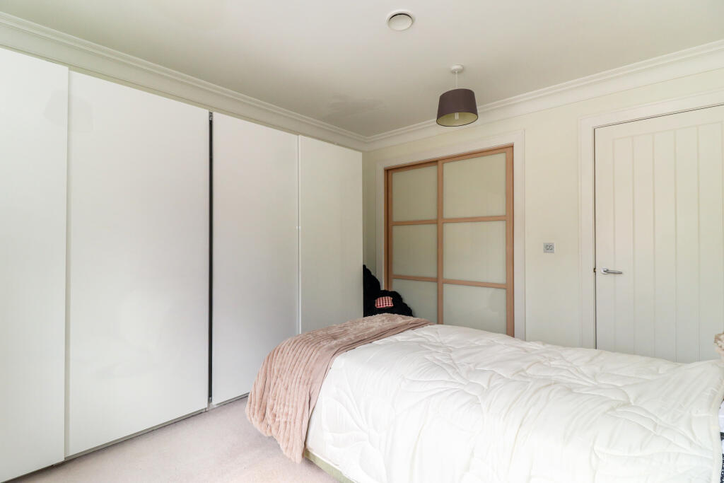 Apartment in Slough - View 5