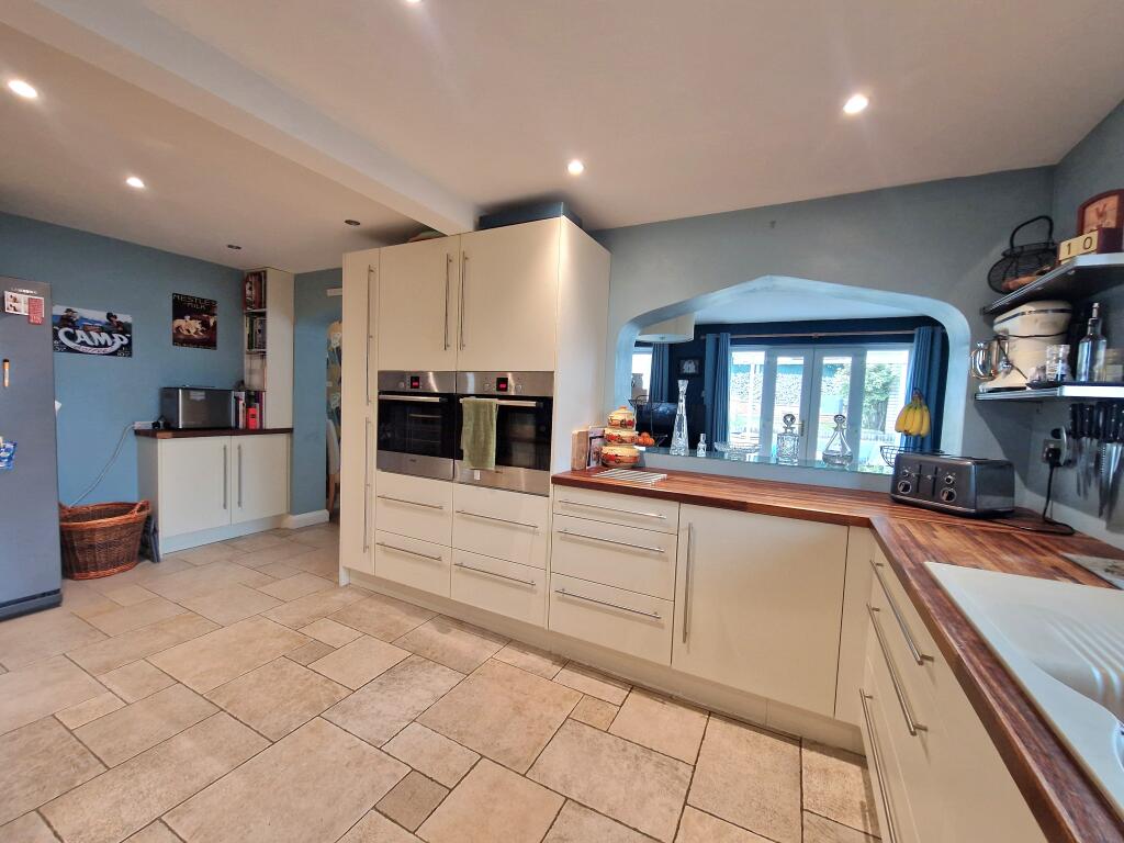 Horseshoe Drive, Rugeley, WS15 2RF photo 4