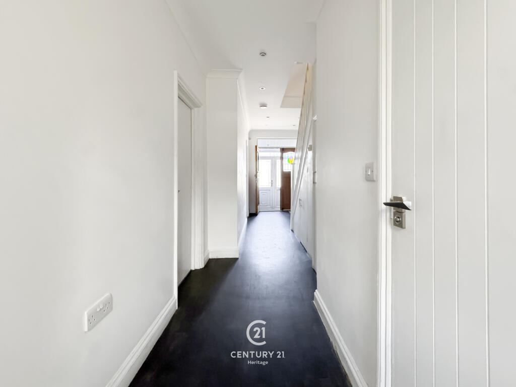Eastern Avenue, Ilford, IG2 7JB - View 6