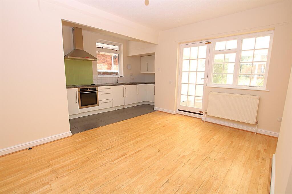 House in Northampton, Kingsthorpe - View 3