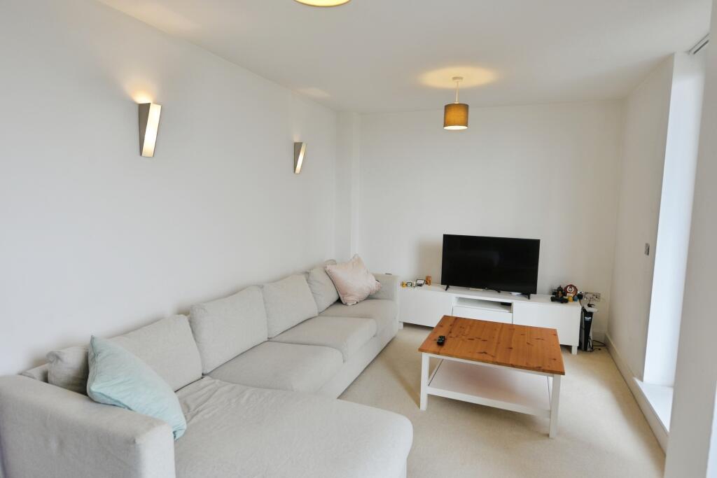 Main image of property: High Street, Southampton, SO14